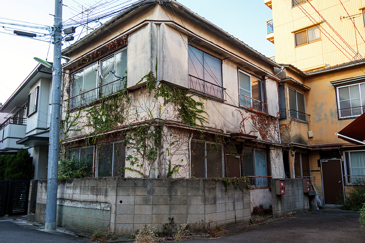 1. 高岡市にお住まいのK様が、「近隣から苦情が入った空き家をスムーズに売却した事例」