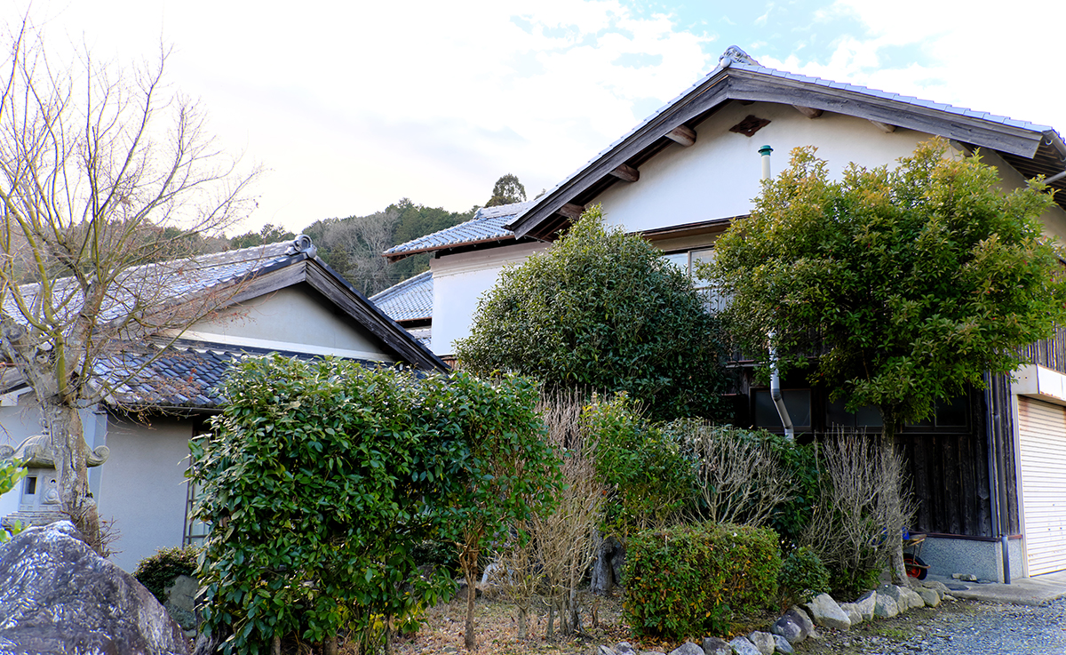 1. 高岡市にお住まいのT様が、「相続した空き家を姉弟で『残すか売るか』で揉めたが、無事に売却できた事例」