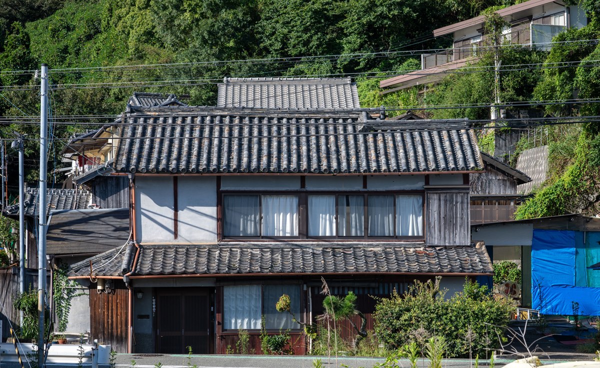 3. 高岡市にお住まいのY様が、「築古の実家を売却し、兄と公平に遺産分割できた事例」